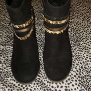 12WW Suede Ankle Boots w Decoration and Zipper